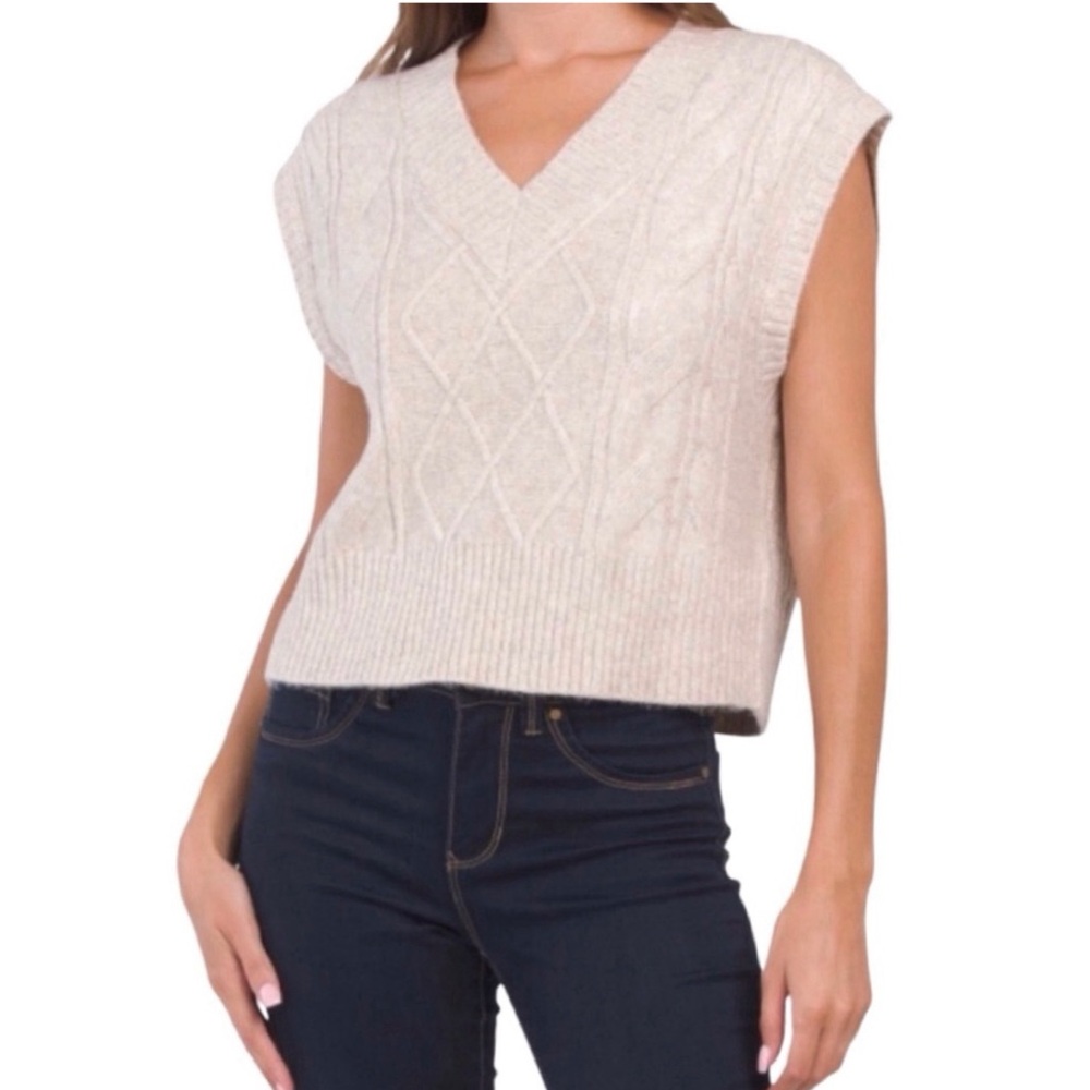 Sincerely Jules V-Neck Cable Knit Crop Vest (NWT) (Size: XS)